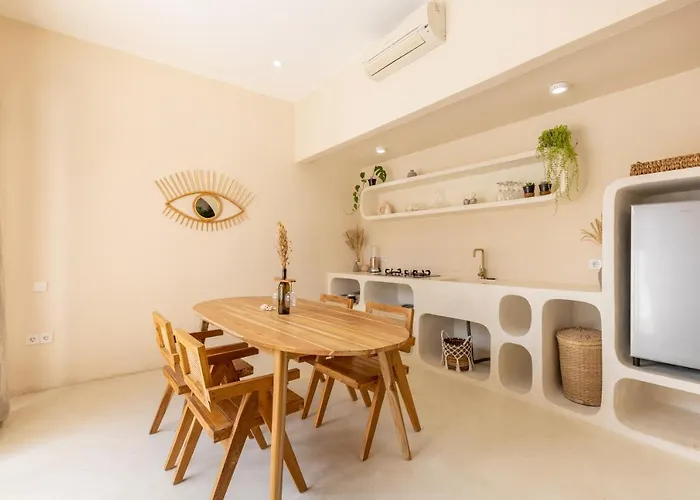Coconut - Walking Distance To & Bars! * Canggu