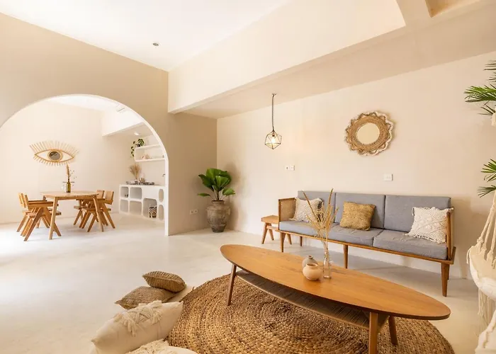 Coconut - Walking Distance To & Bars! * Canggu