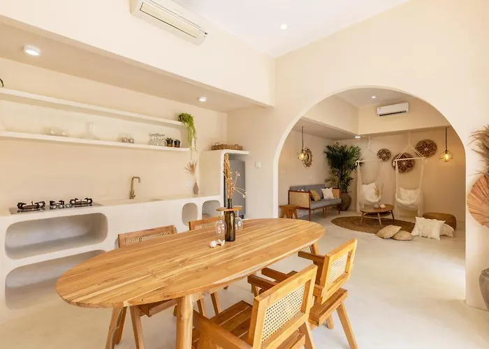Coconut - Walking Distance To & Bars! Villa *
