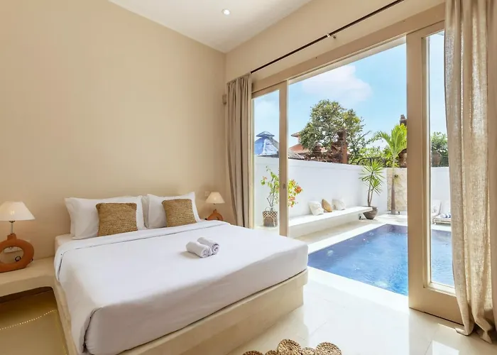 Coconut - Walking Distance To & Bars! *